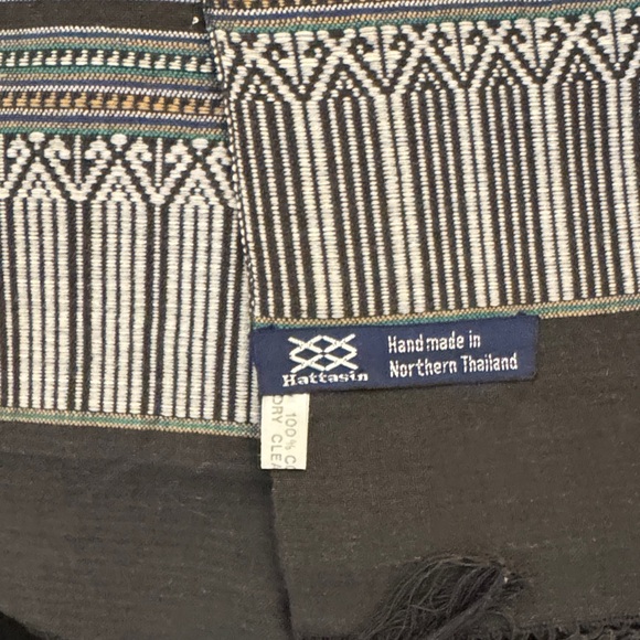 Intricate Patterned Table Runners - Picture 3 of 6